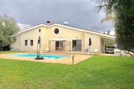 Moni House | Amazing 4 Br villa with swimm pool