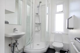 City Center Hotel | Apótek Guesthouse in downtown Akureyri. Double/Twin room with private bathroom.