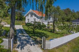 Notteroy House | Nydelig sveitserhus nær sjøen!