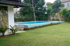 Cisarua Villa | Vila Anisa jalan raya puncak Cisarua