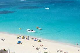 Paradise Island Apartment | Modern 2 Bed Paradise Island Location