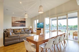 Inverloch House | 🦘 Loch Nest - heated pool, tennis, foxtel, wifi
