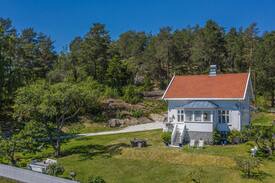 Notteroy House | Nydelig sveitserhus nær sjøen!