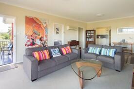 Gerroa House | Idyllic 3BR Gerroa Beach House & Garden +NETFLIX