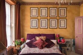 Camden Town Apartment | **CENTRAL** Comfy Artist's Home in Camden.