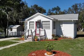 Sebring House | Chill and Relax at the Little White House