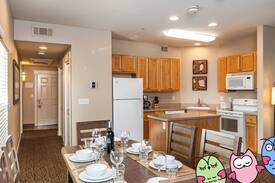 Windsor Apartment | Eat, Drink, Pool - Choose the Order -2 Bdrm-Slps 6