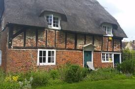 Swanbourne Cabin | Gorgeous and cosy thatched cottage