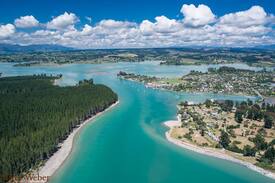 Mapua Bed & Breakfast | Mapua on the Water Bed & Breakfast w Spa and Pool