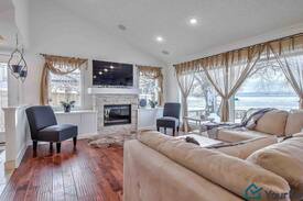 Chestermere House | LAKE FRONT RETREAT- private dock, fire pit & more!