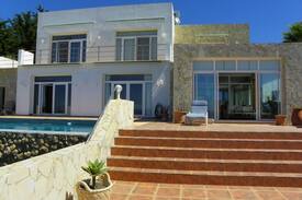 Atlanterra Villa | Villa única en frente de la Playa de los Alemanes