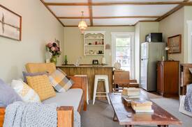 Matakana House | Matakana Waterfall Hideaway