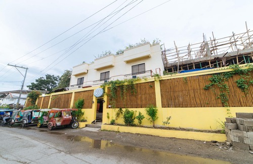 Barangay Poblacion Hotel | RedDoorz @ N Roldan Street