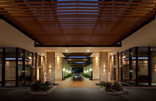 Redcliffe Hotel | Oaks Redcliffe Mon Komo Suites