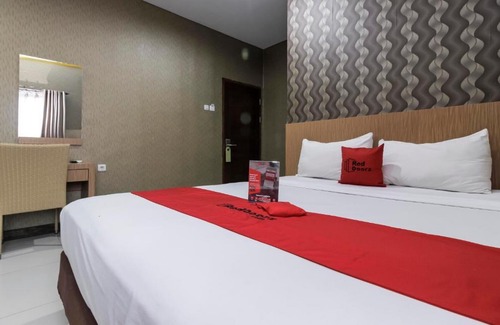 West Cirebon Hotel | RedDoorz Plus @ Tuparev Cirebon