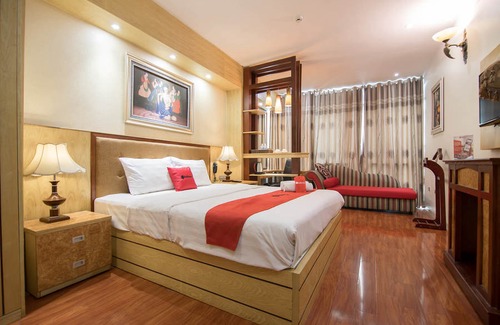 Dich Vong Hotel | RedDoorz Plus Near Cau Giay Park