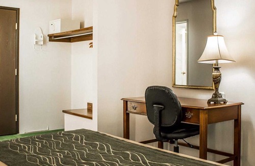 Manistique Hotel | Comfort Inn