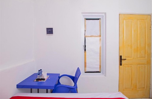 Pondok Aren Hotel | RedDoorz Near Stan
