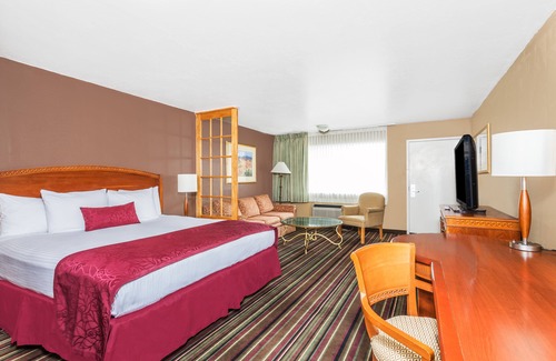 Logan Hotel | Days Inn & Suites by Wyndham Logan