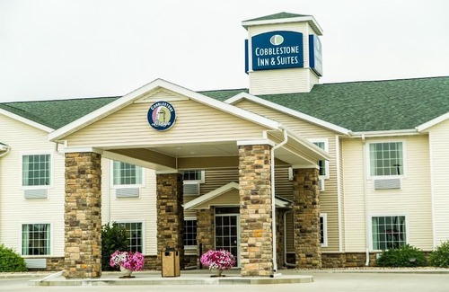 Winterset Hotel | Cobblestone Inn & Suites - Winterset, IA