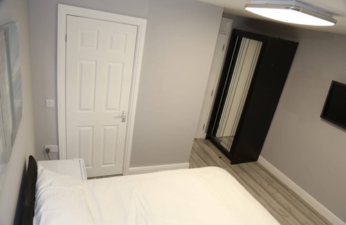 Woolwich Common Hotel | A A Guest Room7Near Royal Arsenal