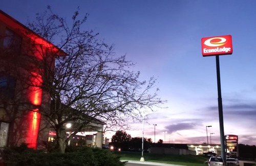 Maquoketa Hotel | Econo Lodge