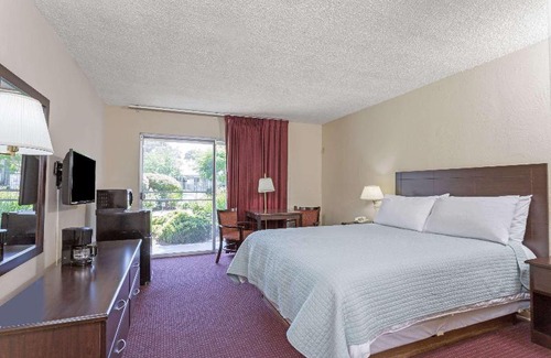 Novato Hotel | Days Inn by Wyndham Novato/San Francisco