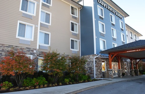 Lindsay Hotel | Days Inn & Suites by Wyndham Lindsay