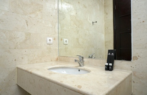 Karet Hotel | Modern and Comfortable 2Br at The Empyreal Condominium Epicentrum Apartment