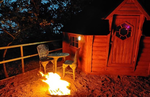 Eye Hotel | Oak Lodge Retreat