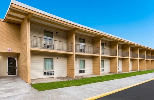 Binghamton Hotel | Econo Lodge Inn & Suites Binghamton