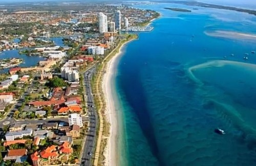Biggera Waters Hotel | Windsurfer Resort