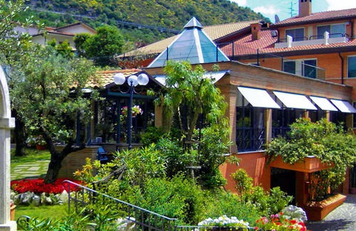 Sant'Elia Fiumerapido Hotel | Villa des Reves Room for 3 in The Green Near Montecassino