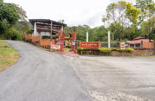 Gadong Hotel | SPOT ON 89906 Kendong Village Resort