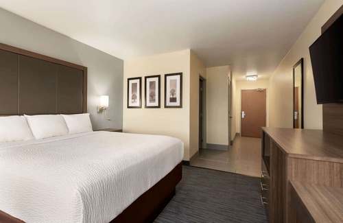 Appleton Hotel | AmericInn by Wyndham Appleton Airport