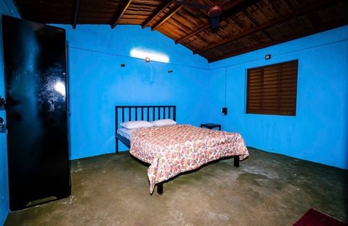 Satara Hotel | Cozy Basic Room in A Picturesque Wada 1
