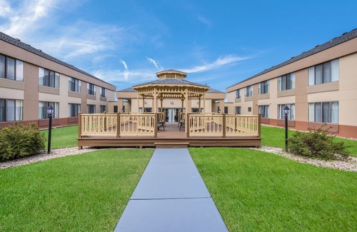 Fort Atkinson Hotel | Quality Inn & Suites