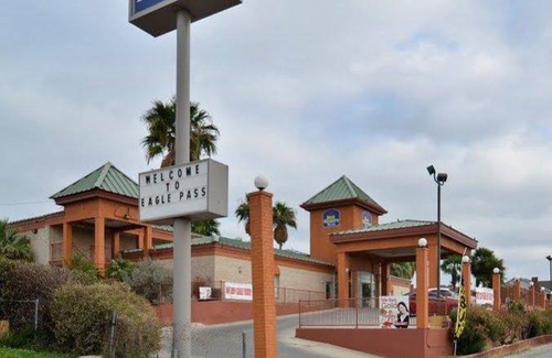 Eagle Pass Hotel | Econo Lodge Inn & Suites Eagle Pass