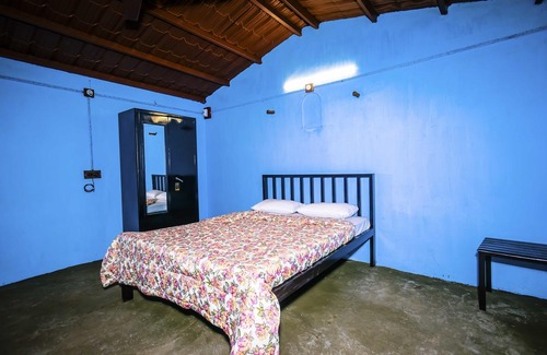 Satara Hotel | Cozy Basic Room in A Picturesque Wada 2
