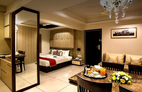 Alkapuri Hotel | The Baroda Residency