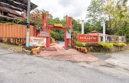 Gadong Hotel | SPOT ON 89906 Kendong Village Resort