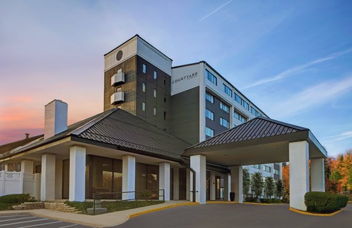 Elmhurst Hotel | Courtyard Chicago Elmhurst/Oakbrook Area