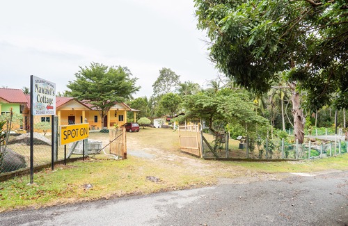 Gadong Hotel | SPOT ON 89906 Kendong Village Resort