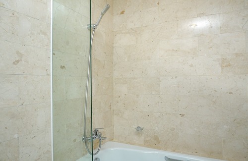 Karet Hotel | Modern and Comfortable 2Br at The Empyreal Condominium Epicentrum Apartment