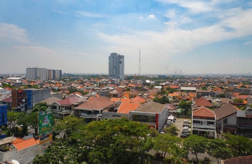 Suko Manunggal Hotel | Vibrant and Spacious 2Br + 1 Apartment at Taman Beverly