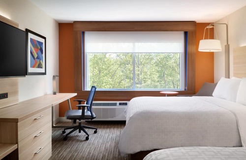Aurora Hotel | Holiday Inn Express & Suites Aurora, an Ihg Hotel