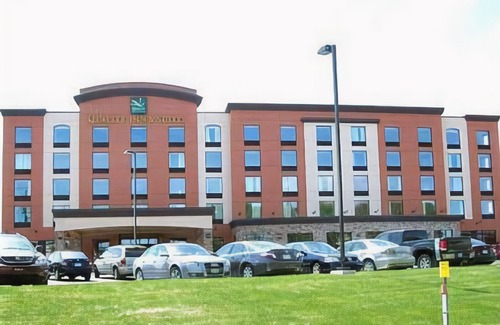 Desjardins Hotel | Quality Inn & Suites Lévis