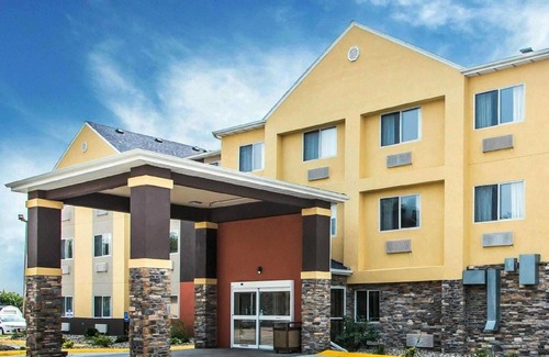 Waterloo Hotel | Comfort Inn & Suites Waterloo – Cedar Falls