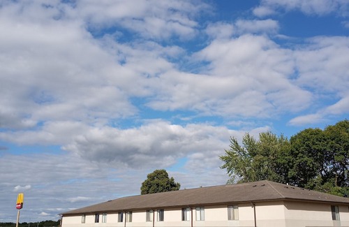 Maquoketa Hotel | Econo Lodge