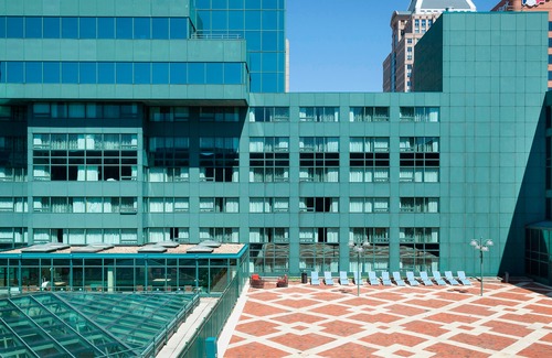 Inner Harbor Hotel | Renaissance Baltimore Harborplace Hotel